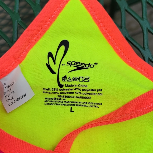 Bright and fun Speedo 2 piece training suit. Both top and bottom size large. - Picture 3 of 3